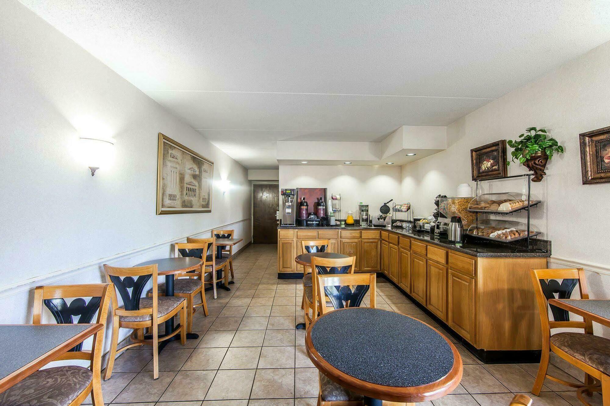 Rodeway Inn Суитуотер Экстерьер фото