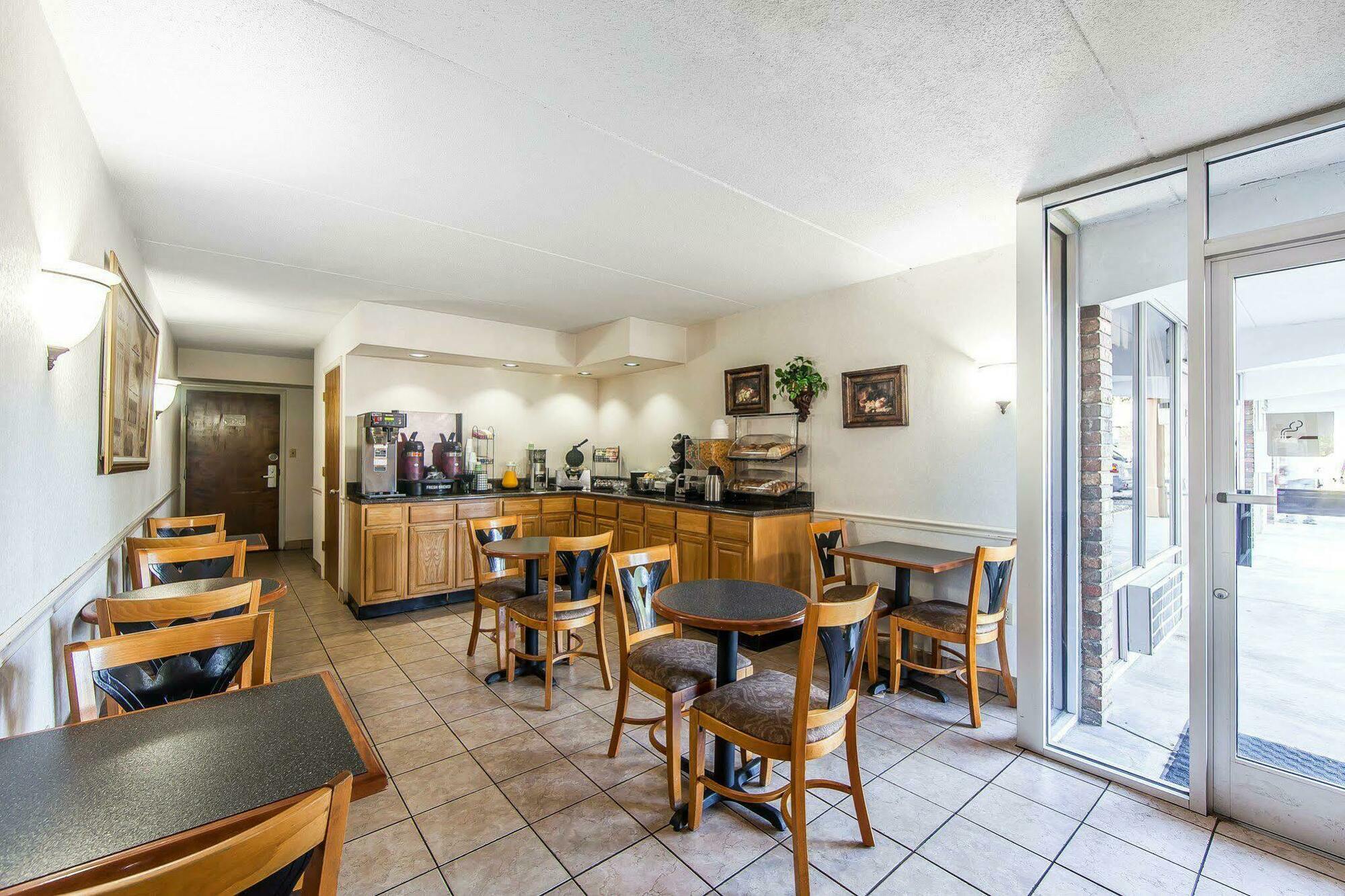 Rodeway Inn Суитуотер Экстерьер фото